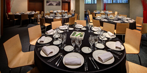 olivia-plaza-seminar-hotel-spain-table-restaurant-diner
